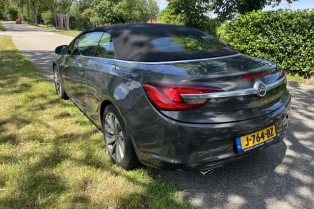 Opel Cascada (2013) thumbnail 3