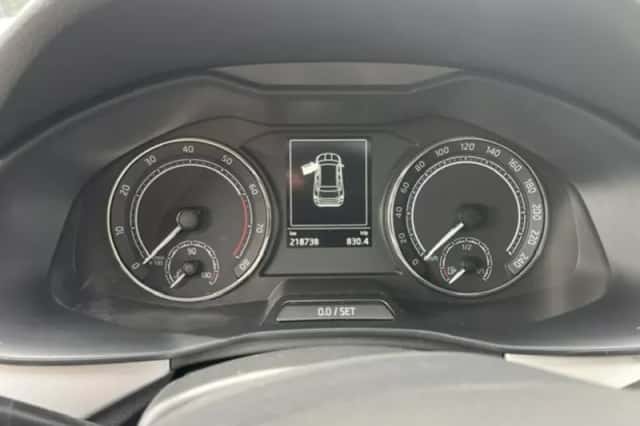 Škoda Kamiq (2019) thumbnail 3
