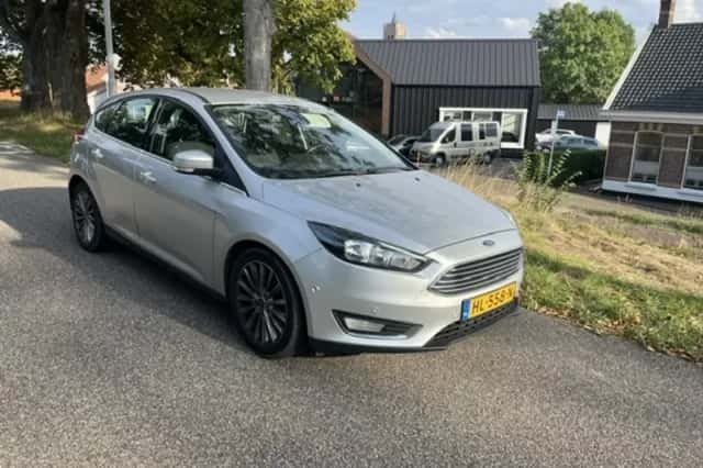 Ford Focus (2015) thumbnail 1