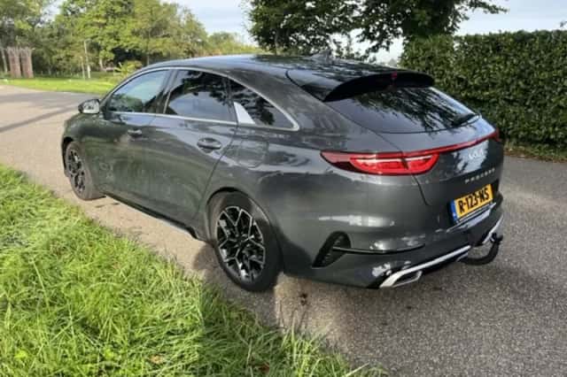 Kia ProCeed (2022) thumbnail 2
