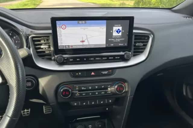 Kia ProCeed (2022) thumbnail 3