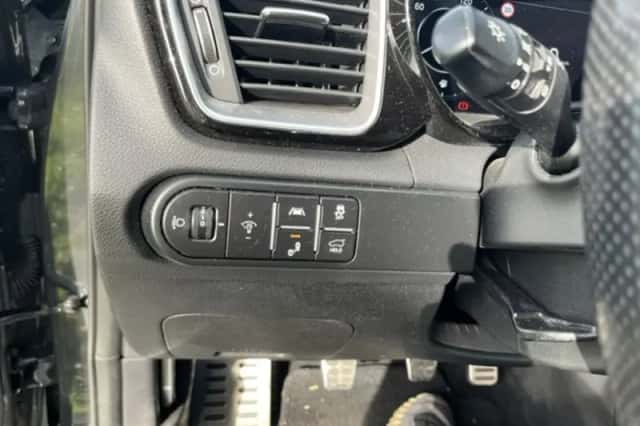 Kia ProCeed (2022) thumbnail 5