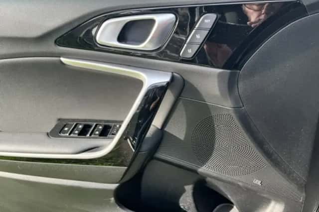 Kia ProCeed (2022) thumbnail 6
