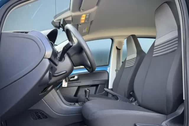 Volkswagen Up! (2021) thumbnail 5