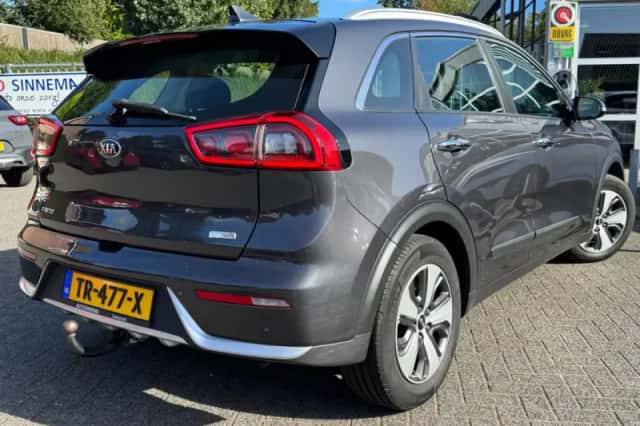 Kia Niro (2018) thumbnail 2
