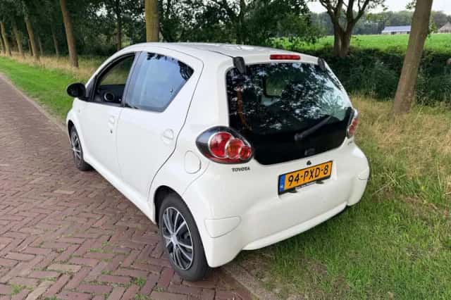 Toyota Aygo (2011) thumbnail 4