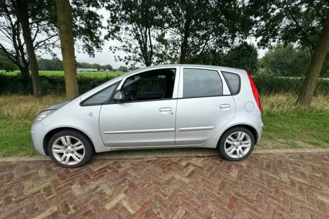 Mitsubishi Colt (2008) thumbnail 3