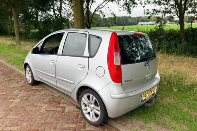 Mitsubishi Colt (2008) thumbnail 4