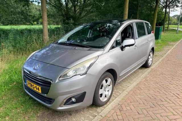 Peugeot 5008 (2014) thumbnail 2