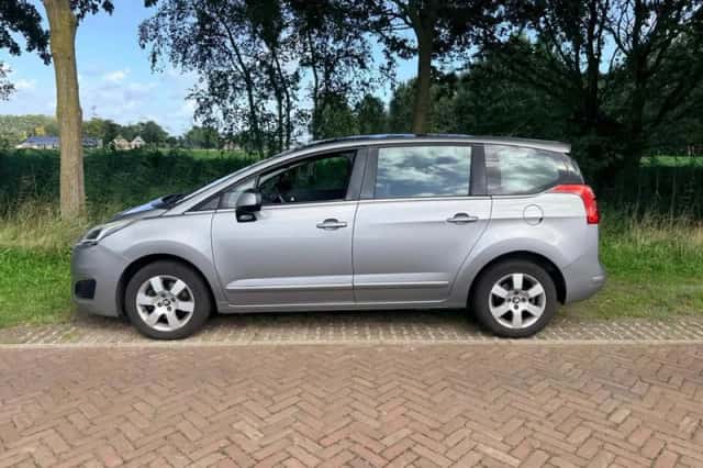 Peugeot 5008 (2014) thumbnail 3