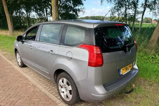 Peugeot 5008 (2014) thumbnail 4
