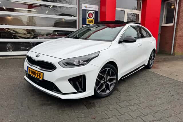 Kia ProCeed (2020) thumbnail 2