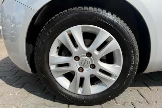 Opel Agila (2011) thumbnail 5