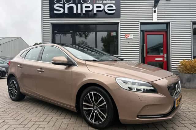 Volvo V40 (2016) thumbnail 2