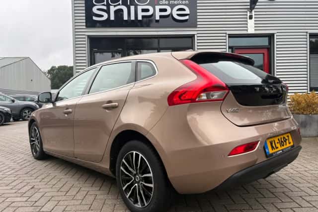 Volvo V40 (2016) thumbnail 3