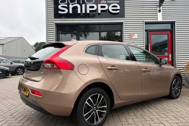 Volvo V40 (2016) thumbnail 4