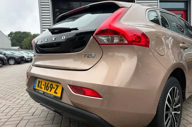 Volvo V40 (2016) thumbnail 5
