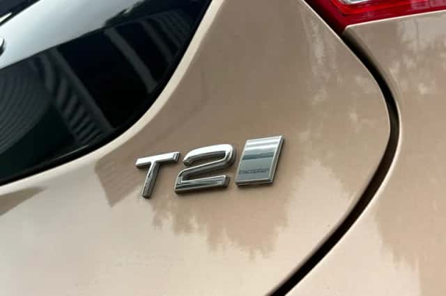 Volvo V40 (2016) thumbnail 6