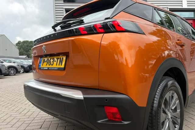 Peugeot e-2008 (2022) thumbnail 5