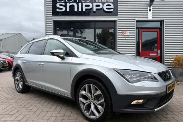 SEAT Leon (2015) thumbnail 2