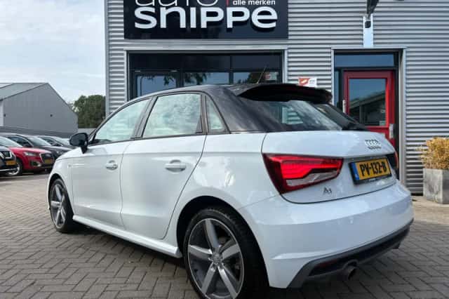 Audi A1 (2017) thumbnail 3