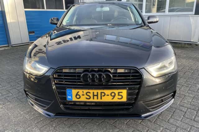 Audi A4 (2013) thumbnail 3