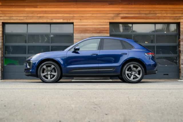 Porsche Macan (2021) thumbnail 2