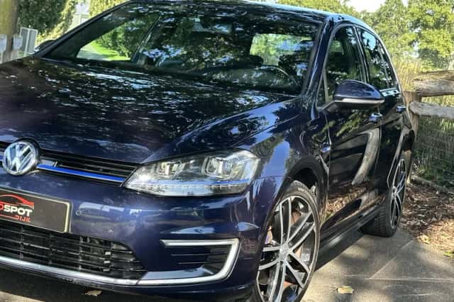Volkswagen Golf (2015) thumbnail 2