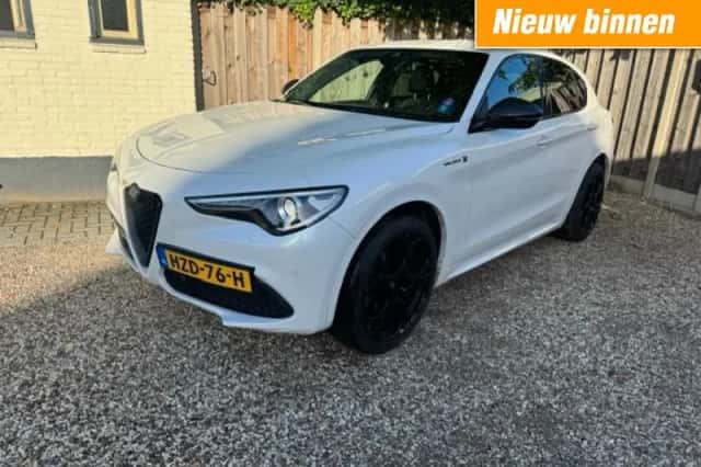 Alfa Romeo Stelvio (2021) thumbnail 1