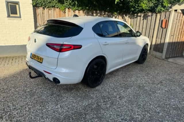 Alfa Romeo Stelvio (2021) thumbnail 3