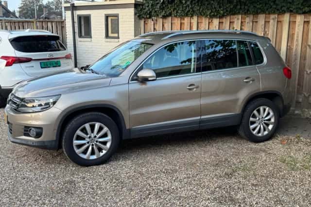 Volkswagen Tiguan (2012) thumbnail 2