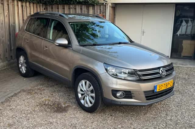 Volkswagen Tiguan (2012) thumbnail 3