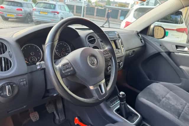 Volkswagen Tiguan (2012) thumbnail 5