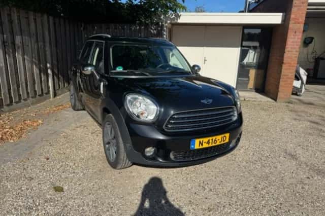 MINI Countryman (2013) thumbnail 3