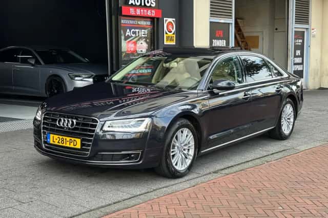 Audi A8 (2016) thumbnail 1