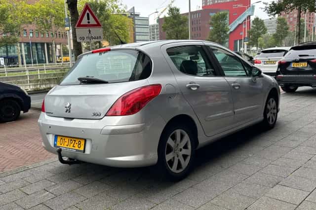 Peugeot 308 (2009) thumbnail 3