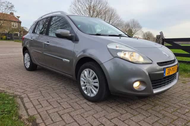 Renault Clio (2011) thumbnail 1