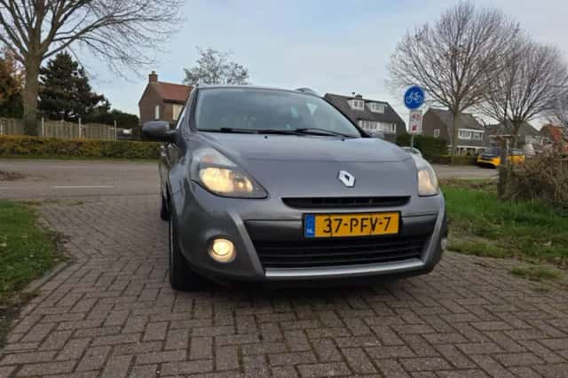 Renault Clio (2011) thumbnail 3