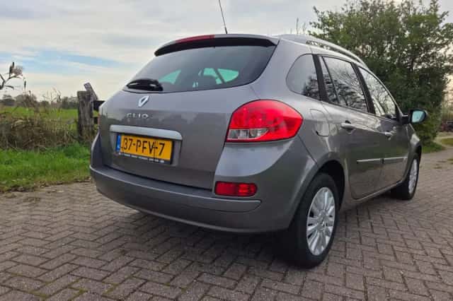 Renault Clio (2011) thumbnail 4