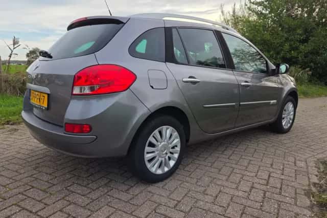 Renault Clio (2011) thumbnail 6