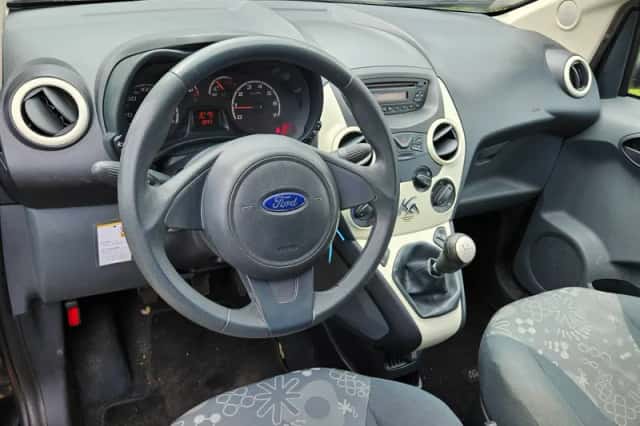 Ford Ka (2012) thumbnail 5