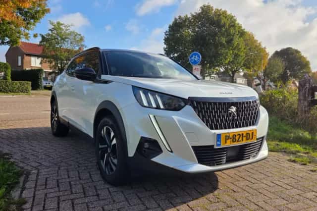 Peugeot 2008 (2022) thumbnail 2