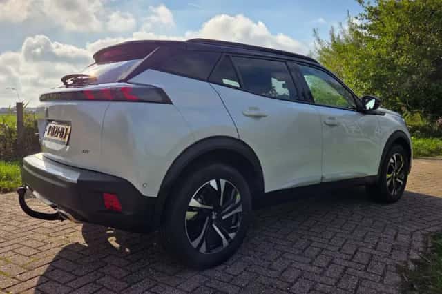 Peugeot 2008 (2022) thumbnail 4