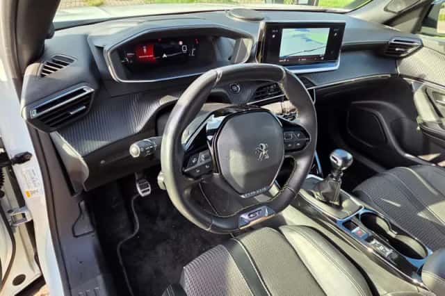 Peugeot 2008 (2022) thumbnail 5