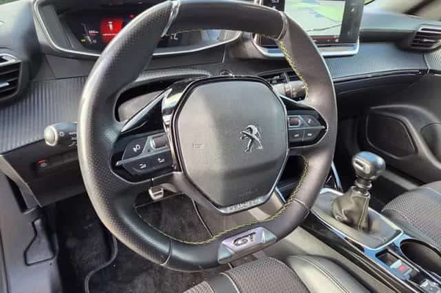 Peugeot 2008 (2022) thumbnail 6