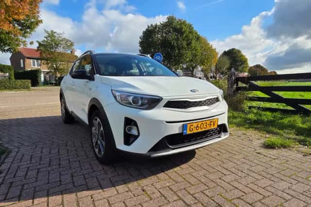 Kia Stonic (2019) thumbnail 1