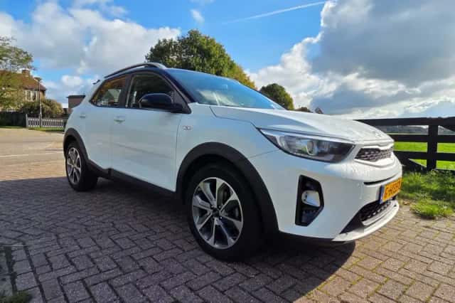 Kia Stonic (2019) thumbnail 2