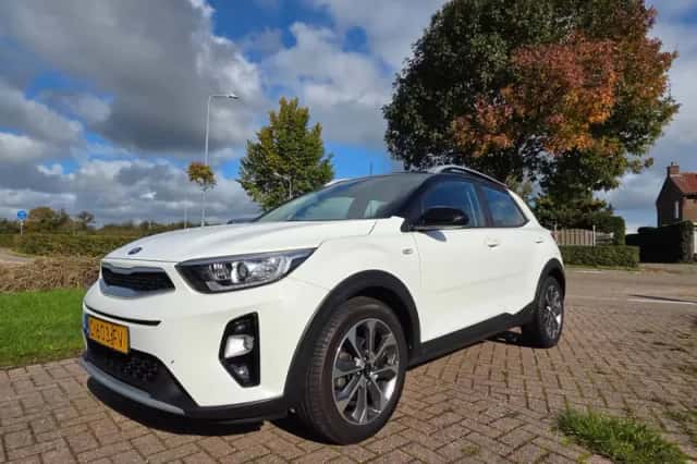 Kia Stonic (2019) thumbnail 3