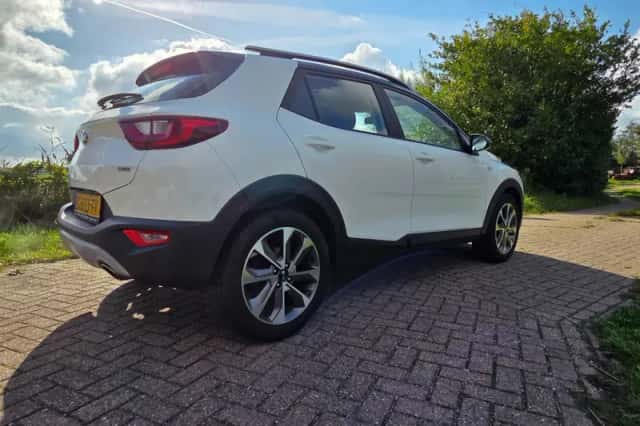 Kia Stonic (2019) thumbnail 5