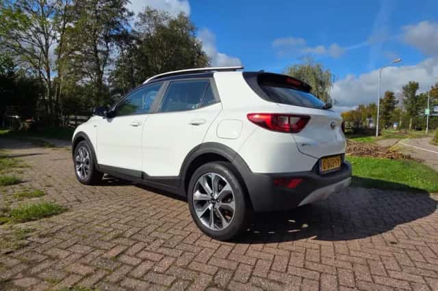 Kia Stonic (2019) thumbnail 6